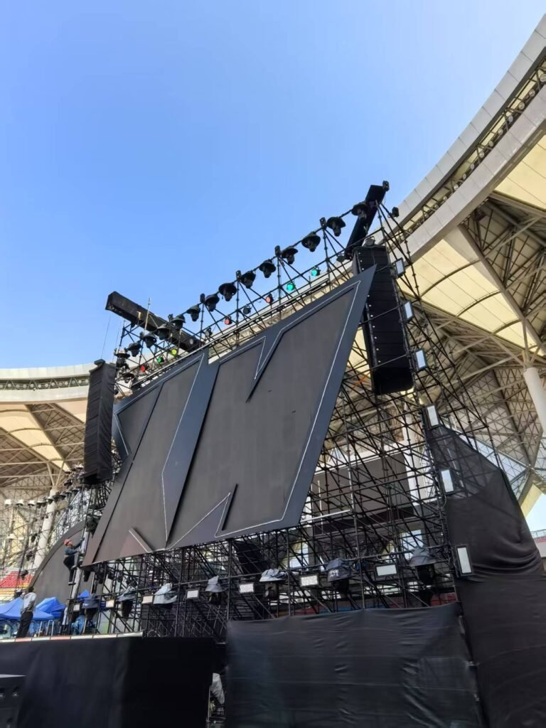 Large-scale concert sound setup