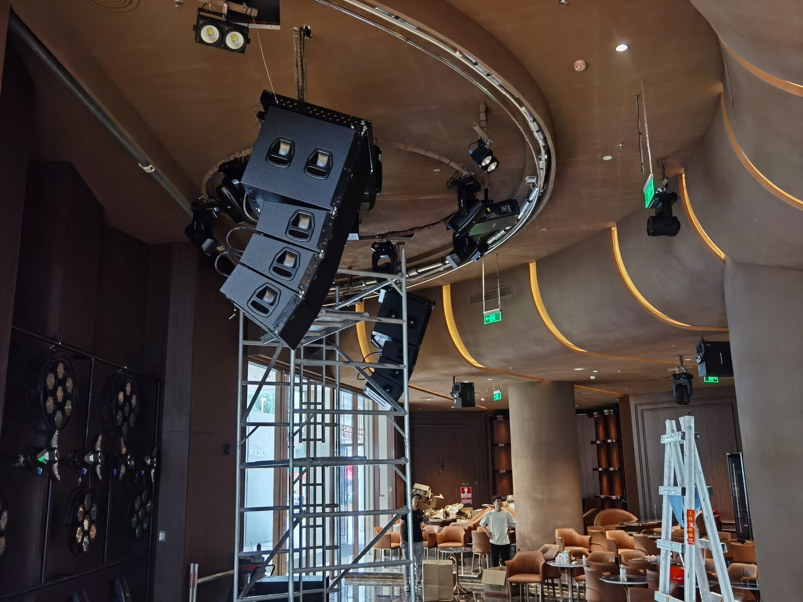 Professional speaker system for bars